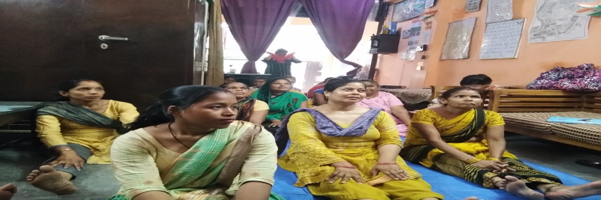 नवलोक महिला पंचायत में योगा कैंप